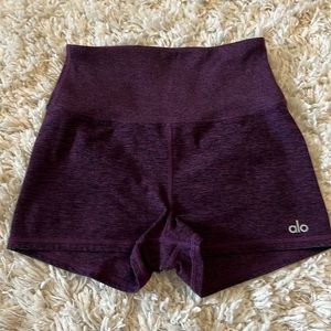 Alo Alosoft Aura Short size XS color deep purple/maroon